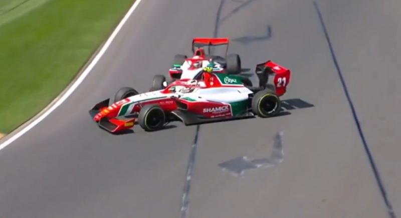 Házon belüli ütközés az F3-as, paraguayi győzelem az F2-es sprinten Melbourne-ben