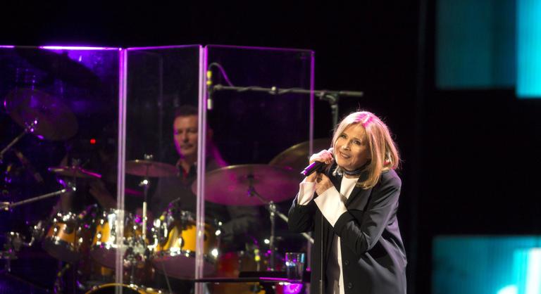 Nincs olyan barátja, akinek teljesen kiadná magát