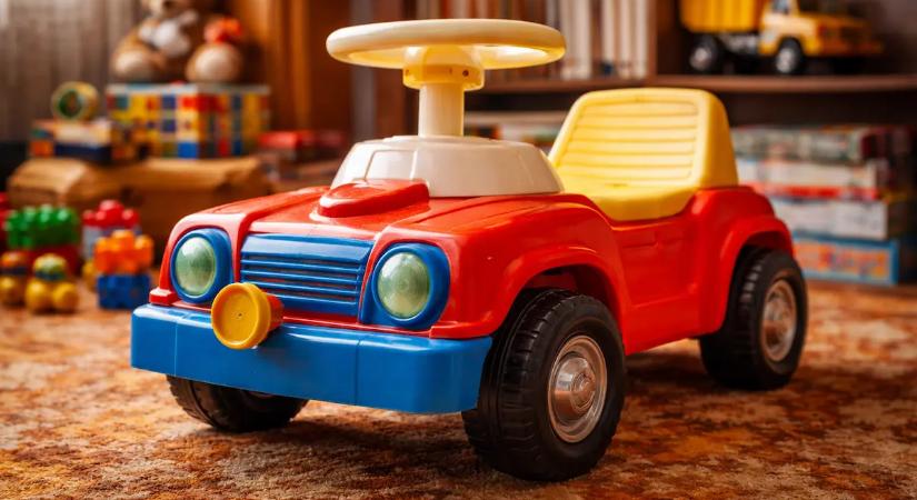 A műanyag játék, amire minden gyerek vágyott a szocializmusban. Ma 235 000 forintért kelne el.