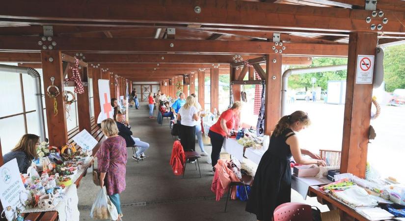 Márciusi programok a Kertvárosi Esély Piacon: nőnapi virág, kézműves vásár és húsvéti készülődés!