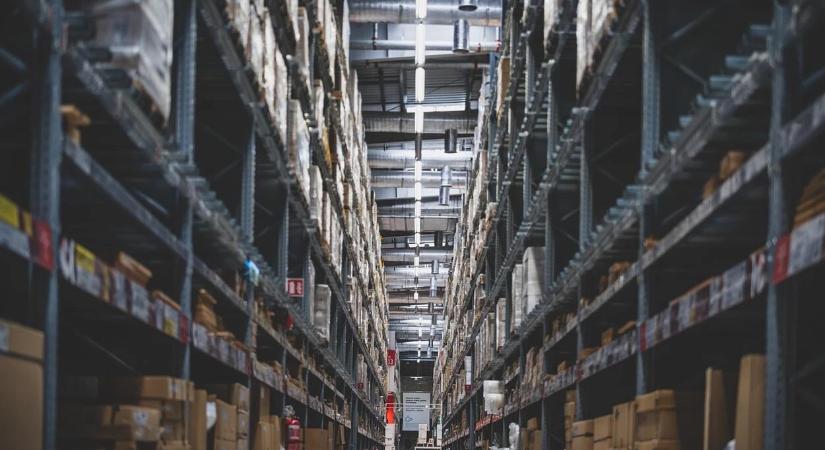 Geopolitikai bizonytalanság és piaci átrendeződés formálja a logisztikai szektort