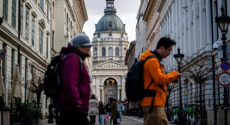 Újabb pofon Budapestnek, ismét leminősítette a Moody’s a fővárost