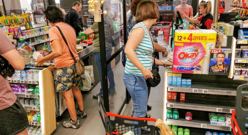 Pénztár-trükk: ezért kell utoljára tenni a szalagra a zöldséget és a gyümölcsöt