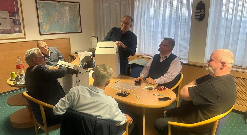 Kiderült a szavazólapi sorrend Fejér 04-ben – egy jelöltet vissza is utasítottak