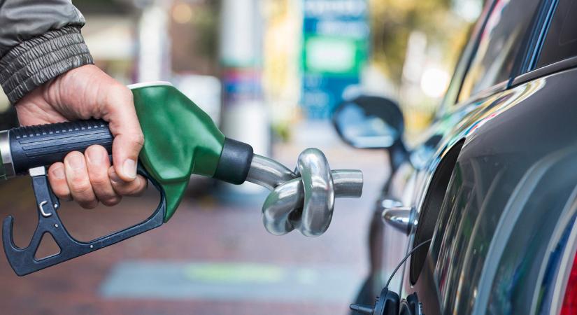 Már korlátozták a tankolást egy magyar benzinkútnál