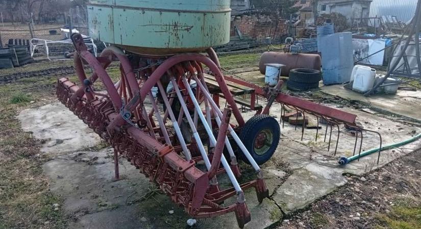 Nem fagyasztó fagyasztó és foglalkozós fúrógép – szürreális tárgyakra bukkantunk a vasi zsibioldalakon