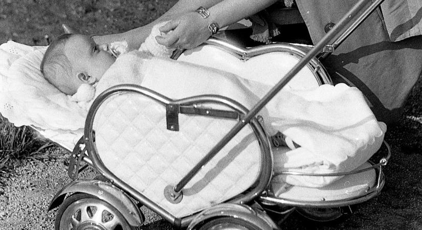 Retro babakocsik: ilyen darabokban tologatták a 60-as évek gyermekeit (galéria)