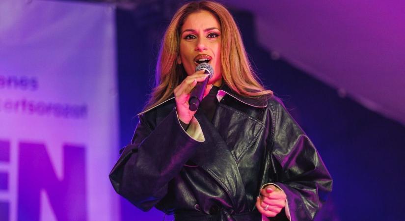 Fergeteges hangulattal köszöntötték a tavaszt az Újkertben, Radics Gigi koncertje koronázta az estét – fotókkal