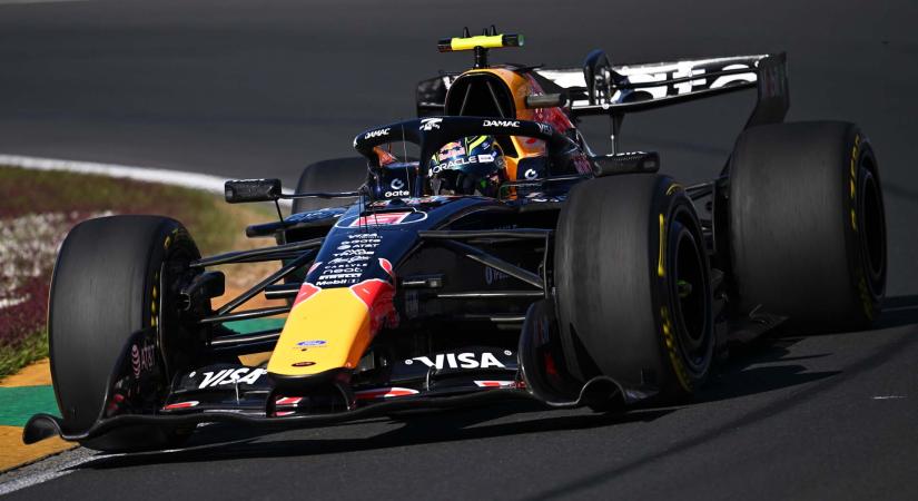 Hadjar dobogóra hajt a pazar időmérő után