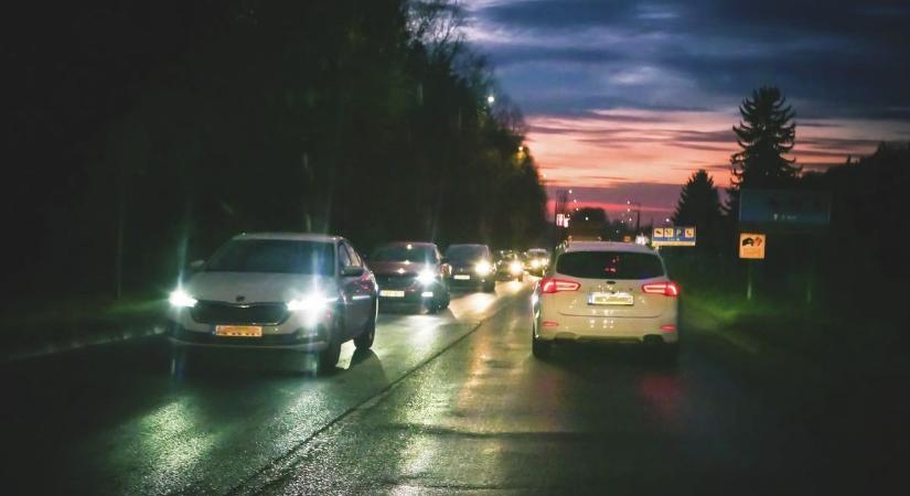 Sok autós nem tud róla: új kötelező felszerelés jön az autókba júliustól