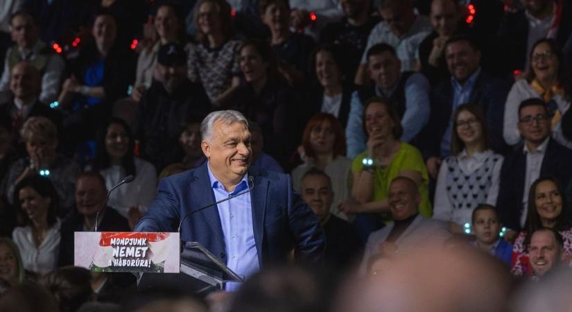 Debrecenbe érkezik Orbán Viktor, az eddigi legnagyobb háborúellenes gyűlésre