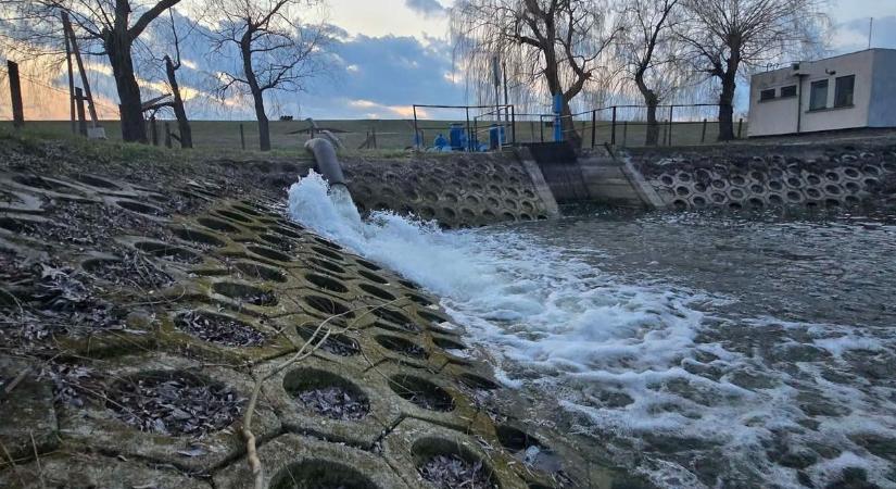 Hónapok óta erre vártak a szolnoki horgászok: megindult a víz a Malomzugi Holt-Zagyvába