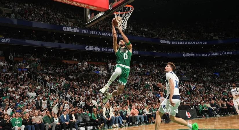 Tíz hónap után visszatért Tatum; 45 pontot szórt Luka Doncic