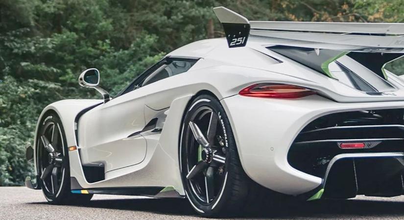 Rekordösszegért kínálnak egy használt sportautót Magyarországon  videó