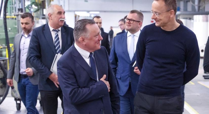 Fekete, Szeles és Szijjártó megint úgy jelentettek be 10 milliárd forint győri fejlesztést, hogy a városvezetést ghostingolták