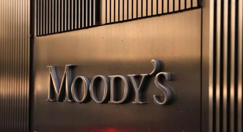 A kormány miatt a Moody's leminősítette Budapest besorolását