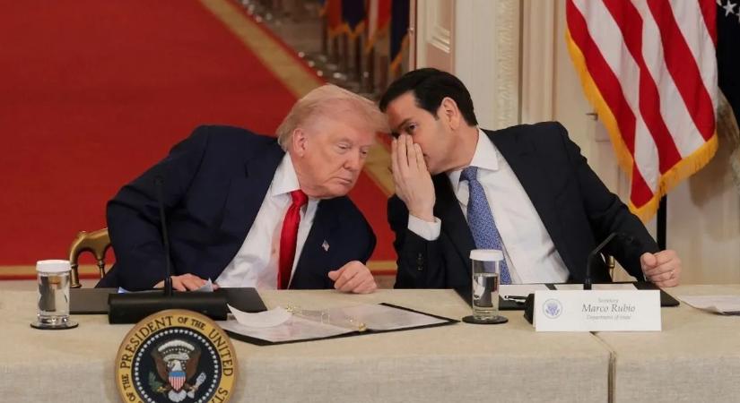 Donald Trump feltétel nélküli megadást követel