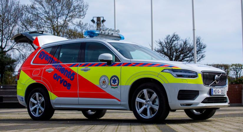 Súlyos sérülést szenvedett egy hároméves kisfiú Győrben, miután kiesett az ablakon