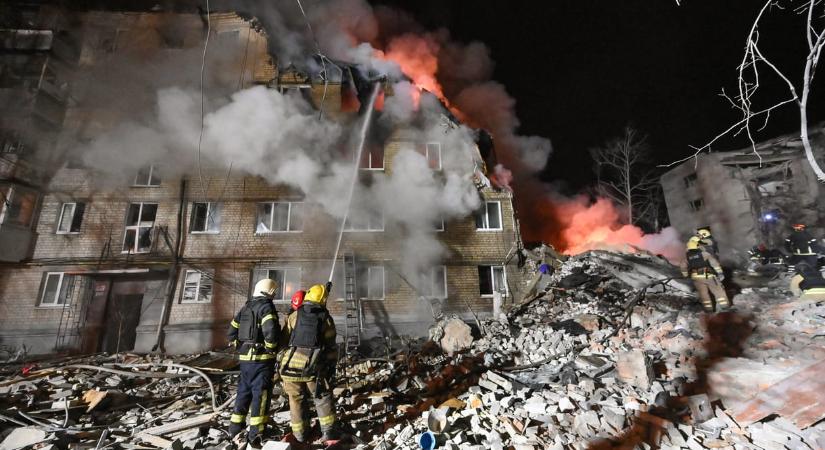 Rakéta csapódott egy harkivi lakóházba, heten meghaltak