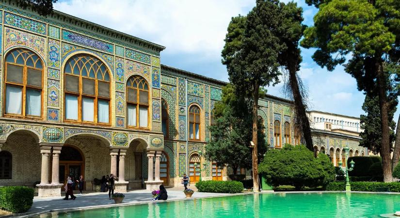 A világ egyik legértékesebb építészeti kincsét érte bombatalálat – képek a romokról