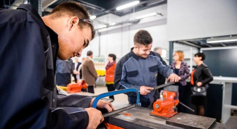 Döntött a kormány: a szakképzés oktatói is kapnak egyszeri juttatást - mutatjuk a részleteket