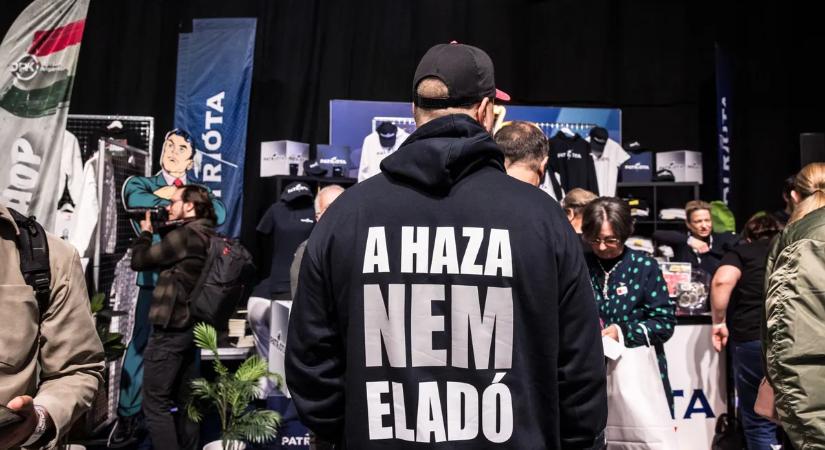 Mindenki ott akar lenni - Már most brutális tömeg van Debrecenben a Háborúellenes Gyűlésen