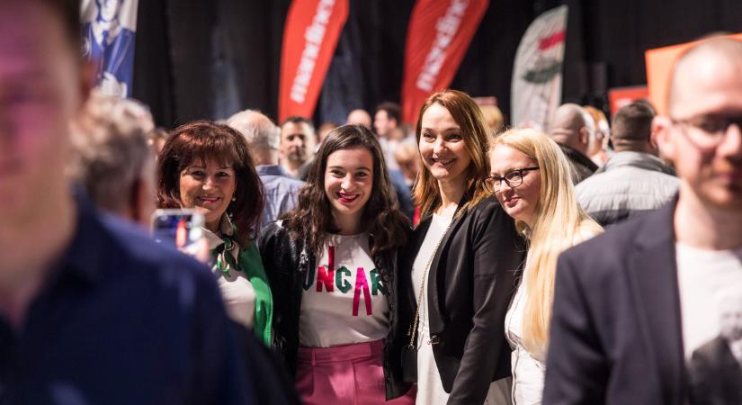 Orbán Viktor aláhúzta: A valaha volt legnagyobb Háborúellenes Gyűlés!