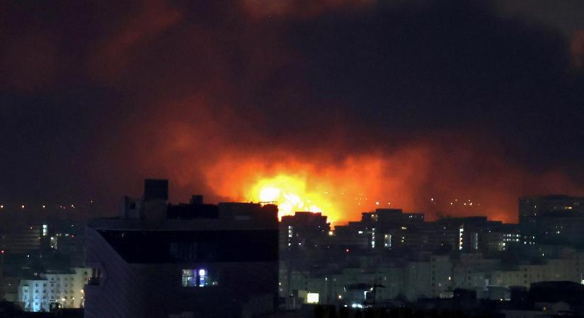 Az iráni elnök bocsánatot kért a szomszéd országok megtámadásáért