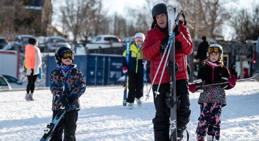 Tavasz ide vagy oda, még mindig lehet síelni a Mátrában
