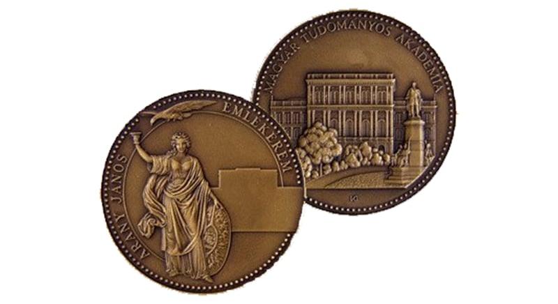 Kolozsvári magyar egyetemi oktatókat díjaztak