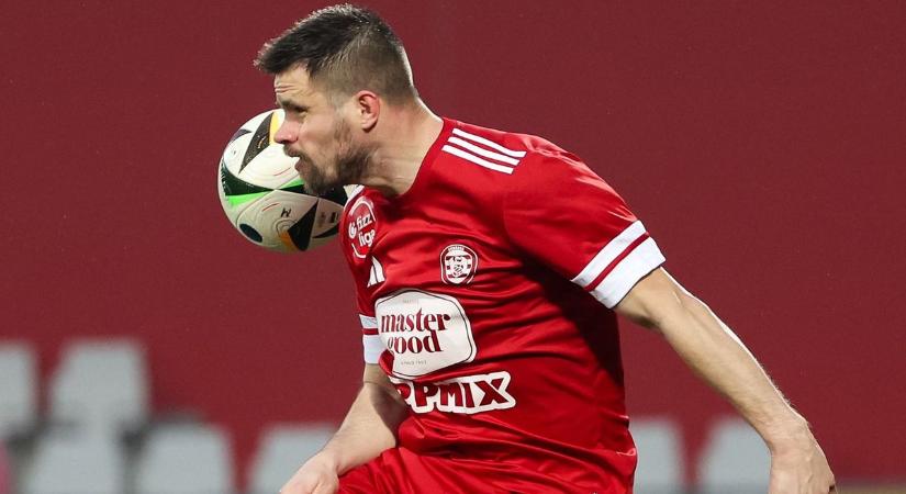 Megáll az ész: pályára sem lépett, máris sárga lapot kapott a Kisvárda csatára – mutatjuk a megdöbbentő esetet