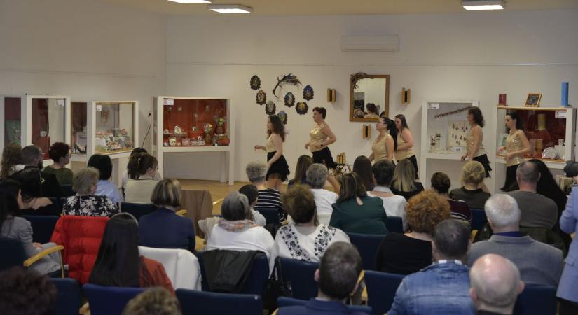 A női kreativitás ezer arca a Művelődési Központban (Fotók)