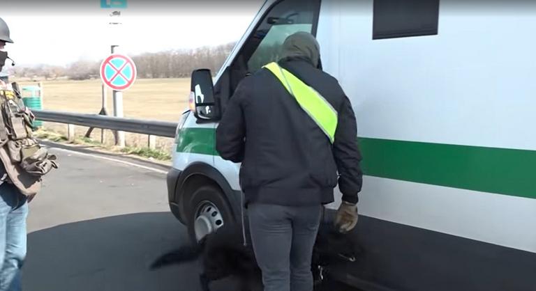 Tűzfalcsoport: magas rangú ukrán tiszt kísérhette az elfogott pénzszállító konvojt