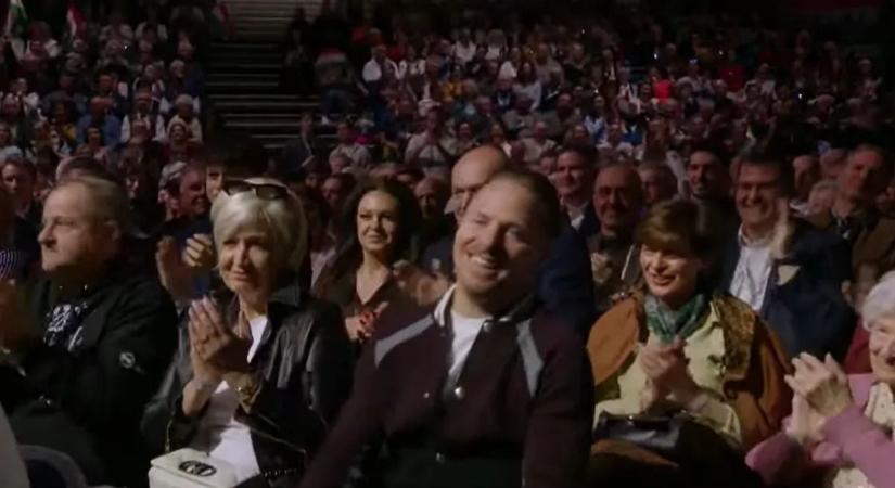 Dzsudzsák Balázs is jelen van a debreceni Háborúellenes Gyűlésen - Fotó