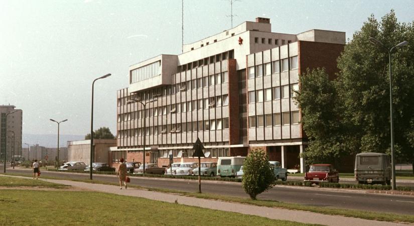 Generációk taposták itt a köveket, retró fotókon Tatabánya legendás utcái