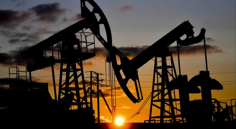 Washington enyhítené az orosz olajra kivetett szankciókat, az olajárak emelkedése miatt