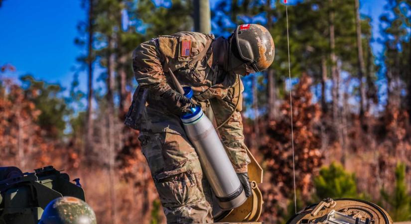 Az USA felpörgeti a fegyvergyártást