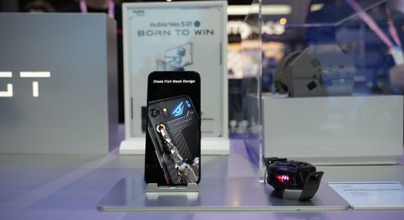 Ebben a telefonban egy valódi hűtőventillátor dolgozik