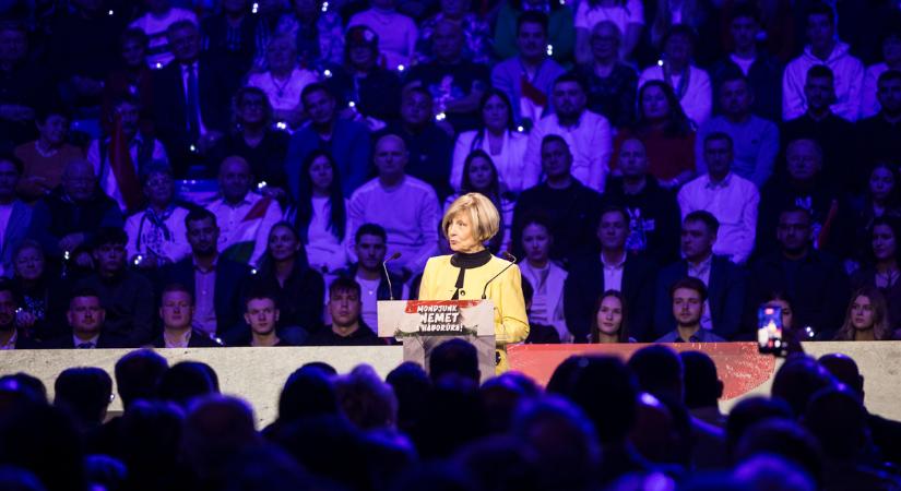 "Ne engedjük!" - Kudlik Júlia is felszólalt a Háborúellenes Gyűlésen