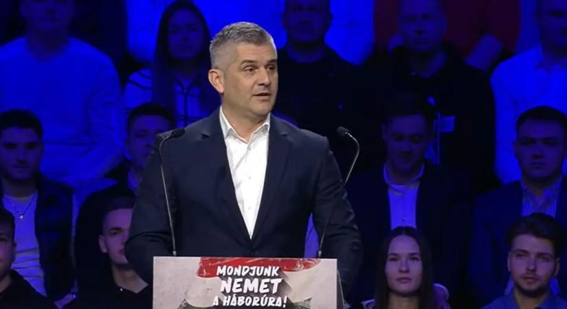 Antal Szabolcs a Háborúellenes Gyűlésen: "Sem no-go zónákat, sem háborút nem akarunk!"