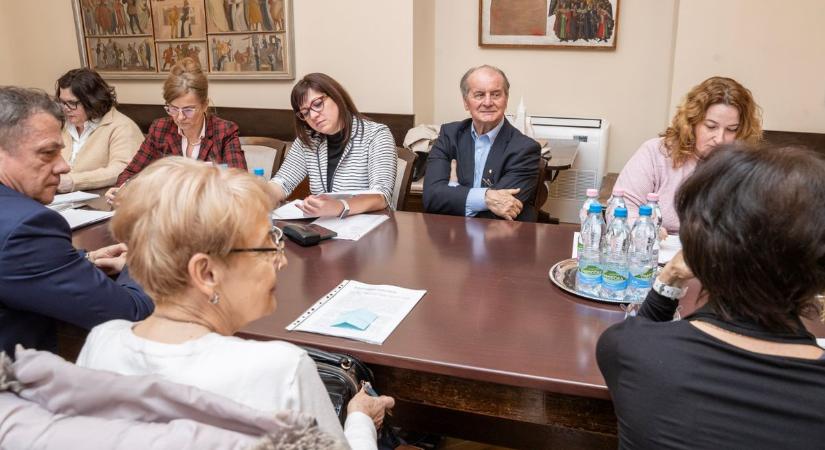 Feszült pillanatok a Városházán: így dőlt el, kik kerülnek fel a szavazólapra Fejérben