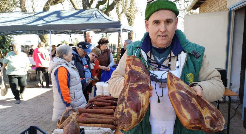 Húsvéti kézműves kóstolót és vásárt rendeztek a Sóshalmi Olvasókörben