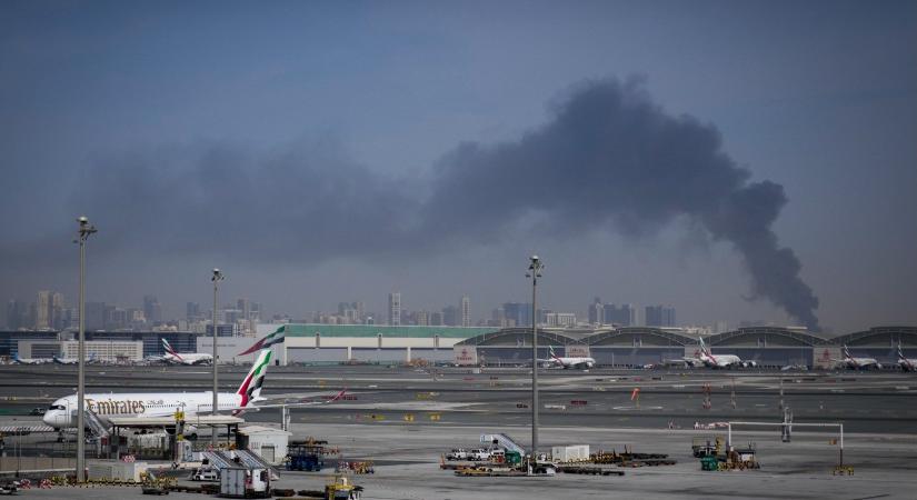 Rakéta csapódott a dubaji repülőtérbe, kitört a pánik