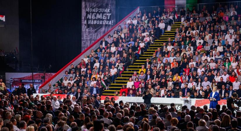 "Debrecen a szabadság őrvárosa" – megtelt a Főnix Aréna a DPK országjárásának záróállomásán – fotókkal