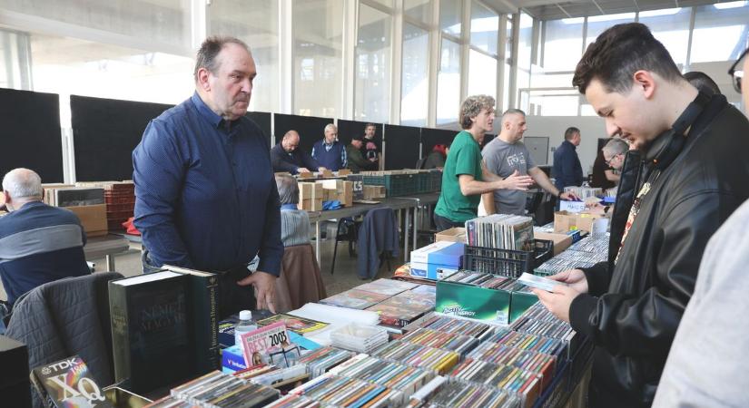 Ritka kincsek a nyíregyházi lemezbörzén– nézd meg a legjobb pillanatokat! (fotók)