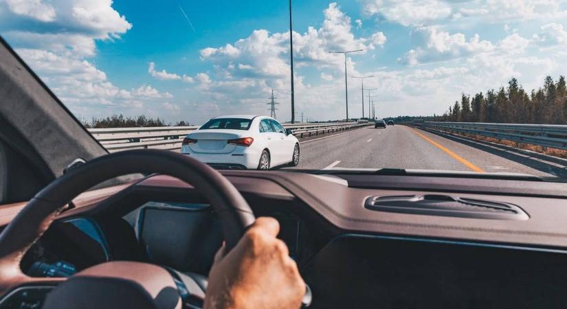 Ezt rontják el a legtöbben: te tudod, kinek van elsőbbsége ennél a kanyaradó főútnál?