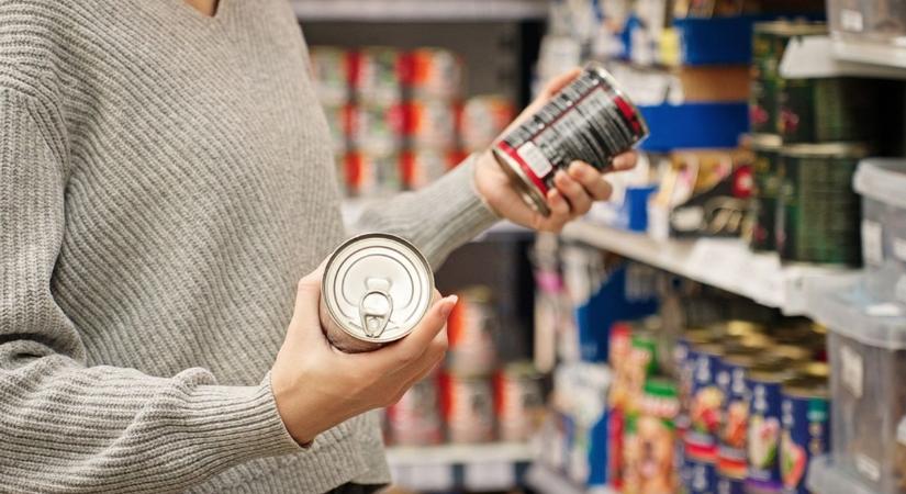 Megvizsgálták a bolti kutyaeledeleket – kiderült melyik a legjobb!