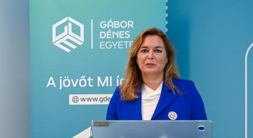 A kormányszóvivő szerint rálőttek egy Fidesz-aktivistára