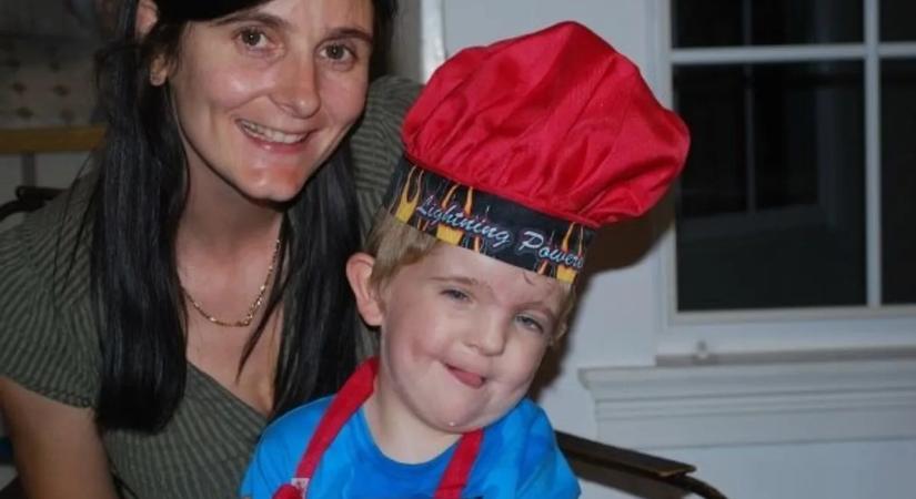 Kínok között halt meg egy 9 éves kisfiú, miután felfüggesztett orvos műtötte meg