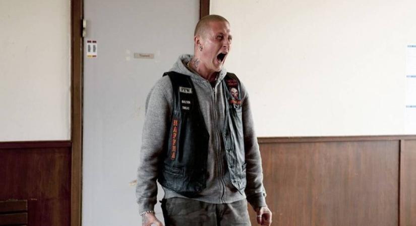 A százéves ember, aki kimászott az ablakon és eltűnt: Öreg ember nem vénember (kritika)